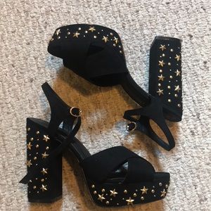 Studded open toe chunky platform heels 🌟